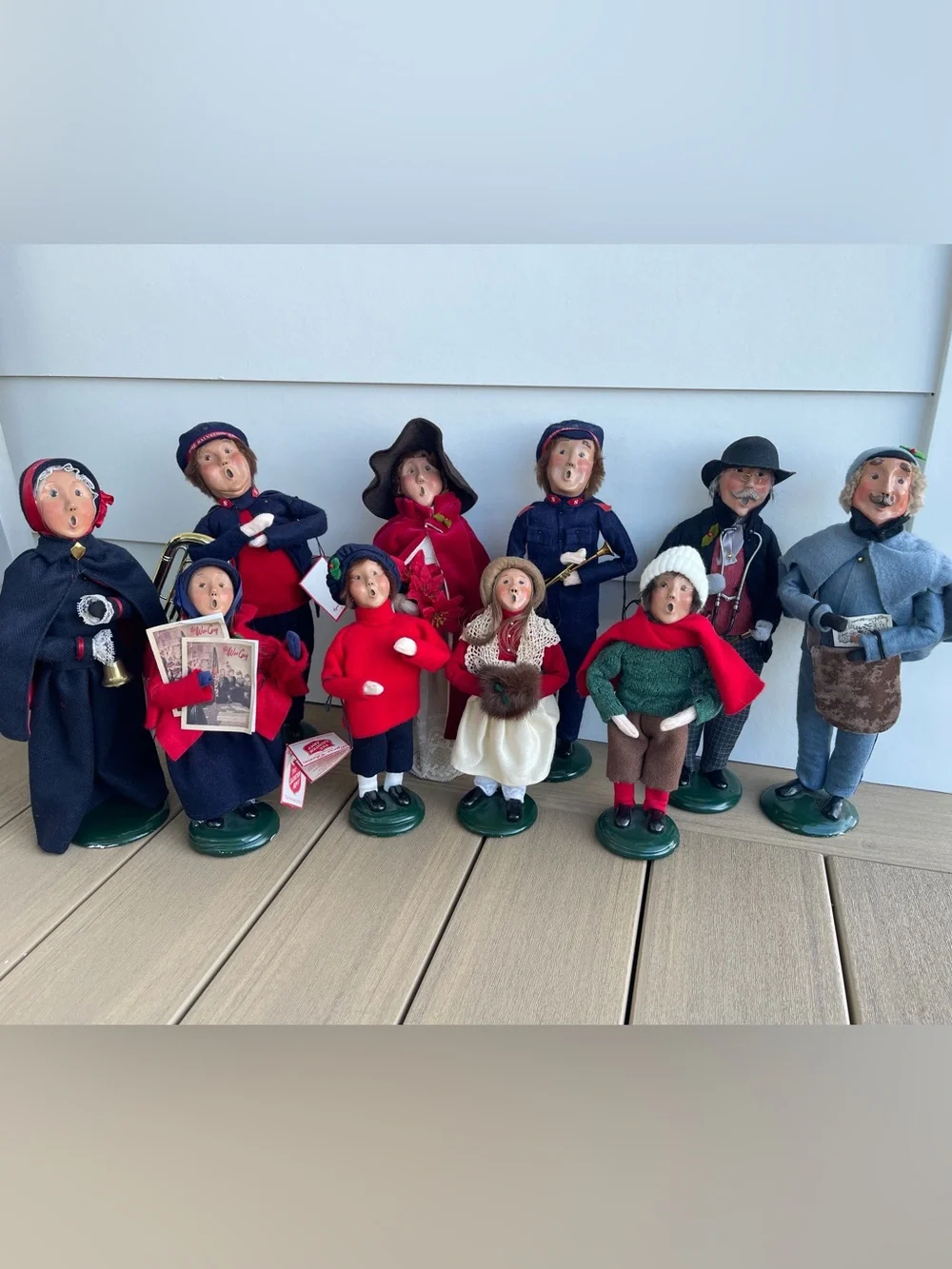 10 handcrafted Byers' Choice Carolers holiday figurine
